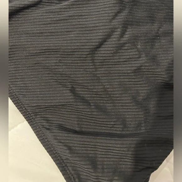 Mossimo Bikini Set- Top & Bottom 👙 - Picture 6 of 6